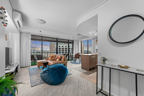 A Touch Of Class - 2Bed-2Bath-1Car-Balcony-Views - CBD - VIC Tourism 0