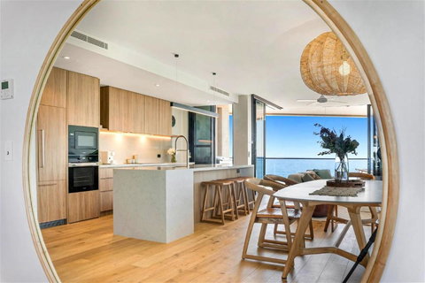 Absolute Beachfront Luxury Apartment - VIC Tourism 3