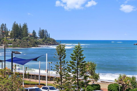 Absolute Beachfront Rolling Surf Resort - VIC Tourism 0