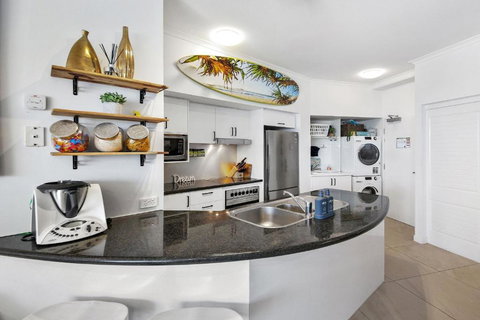 Absolute Beachfront Rolling Surf Resort - VIC Tourism 1