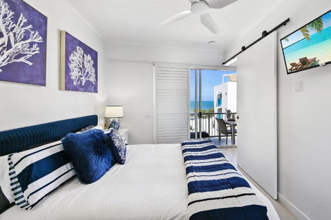 Absolute Beachfront Rolling Surf Resort - VIC Tourism 2