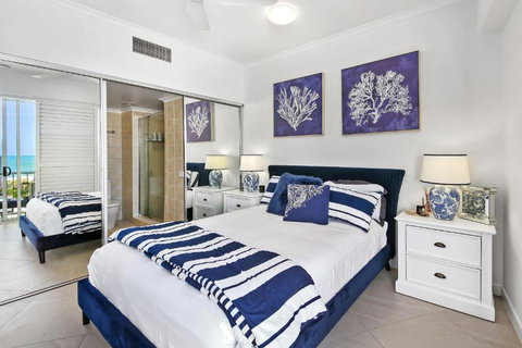 Absolute Beachfront Rolling Surf Resort - VIC Tourism 4