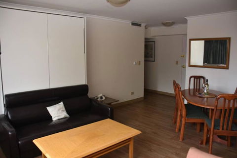 Accommodation Sydney: Hyde Park View 2 Bedroom 1 Bathroom Pet Friendly Apartment - VIC Tourism 2