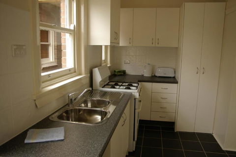 Accommodation Sydney Rockdale - 2 Bedroom Pet Friendly Budget Apartments With Balconies - VIC Tourism 1