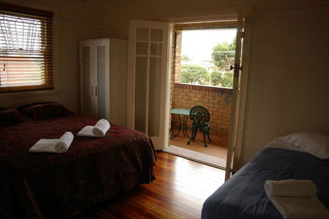 Accommodation Sydney Rockdale - 2 Bedroom Pet Friendly Budget Apartments With Balconies - VIC Tourism 3