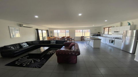 Adriana Retreat - VIC Tourism 3