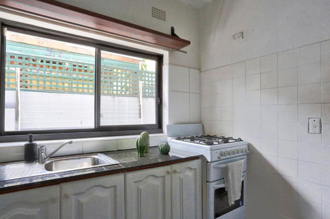 Affordable 2 Bedroom House Surry Hills 2 E-Bikes Included - VIC Tourism 4