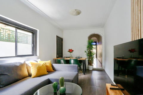 Affordable 2 Bedroom House Surry Hills 2 E-Bikes Included - VIC Tourism 0