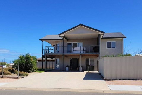 Agape Holiday Home With Pool Table ,NBN Internet - VIC Tourism 0
