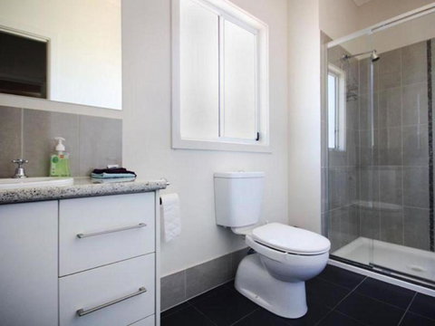 Agape Holiday Home With Pool Table ,NBN Internet - VIC Tourism 3