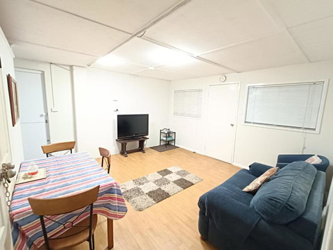 Affordable, Private Apartment With Garage Parking - VIC Tourism 0