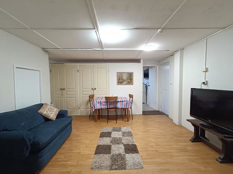 Affordable, Private Apartment With Garage Parking - VIC Tourism 2