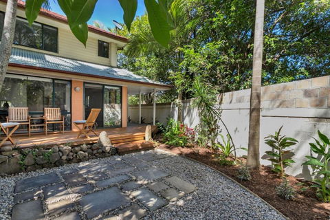 A Perfect Stay - Mahogany Lodge - VIC Tourism 1