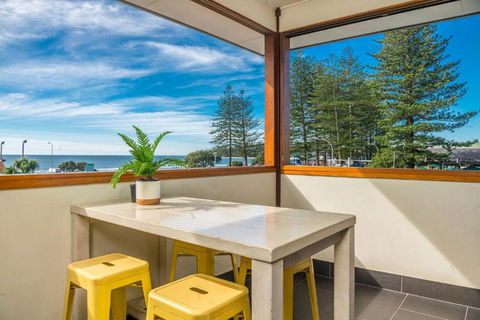 A Perfect Stay - Quiksilver Apartments The Pass - VIC Tourism 1