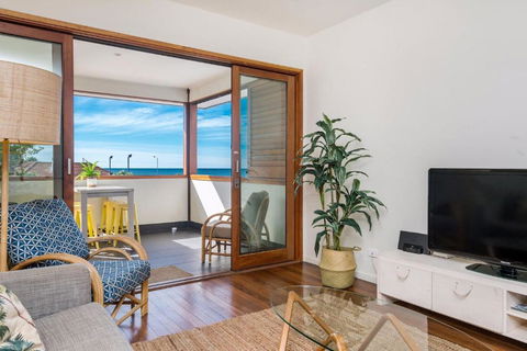 A Perfect Stay - Quiksilver Apartments The Pass - VIC Tourism 4