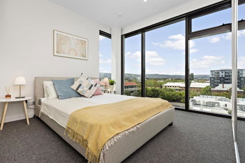 Ambrosia - East End Hillside Haven - VIC Tourism 0