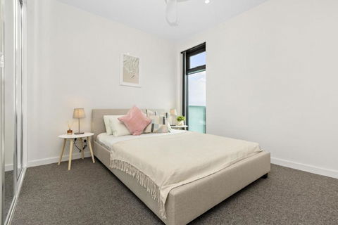 Ambrosia - East End Hillside Haven - VIC Tourism 1