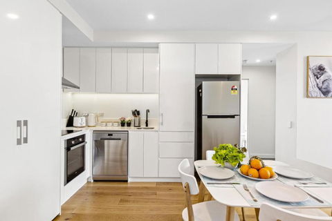 Ambrosia - East End Hillside Haven - VIC Tourism 3