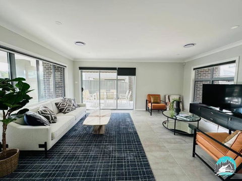 Aircabin - Denham Court - Modern - 4 Beds House - VIC Tourism 0
