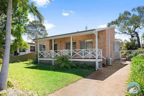 Aircabin - Gorokan - Comfy - 4 Beds Holiday House - VIC Tourism 0