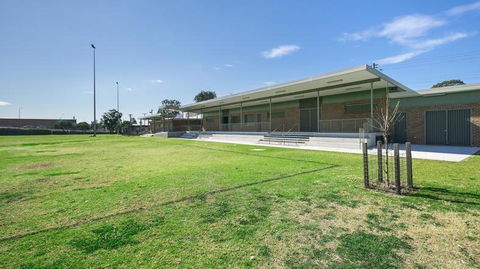 Aircabin - Guildford - 3 Beds Spacious House - VIC Tourism 4