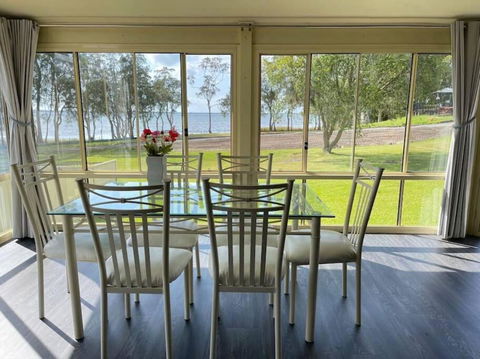 Aircabin - Tuggerawong - Lake Front - 3 Beds House - VIC Tourism 0