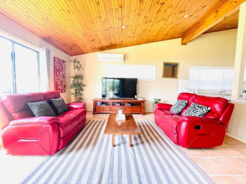 Aircabin - Tuggerawong - Lake Front - 3 Beds House - VIC Tourism 2