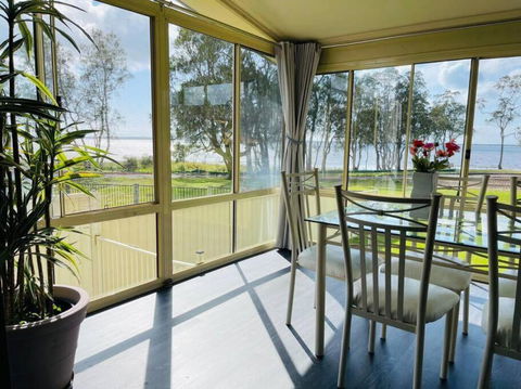 Aircabin - Tuggerawong - Lake Front - 3 Beds House - VIC Tourism 4