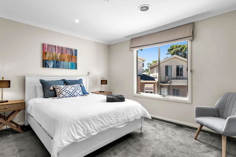 Airport West Stunner By Ready Set Stay - VIC Tourism 3