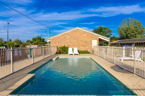 All Travellers Motor Inn - VIC Tourism 0