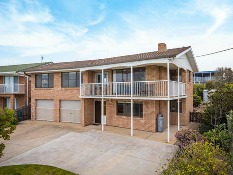 Allawah Beach House - 29 Dalmeny Drive, Kianga - VIC Tourism 1