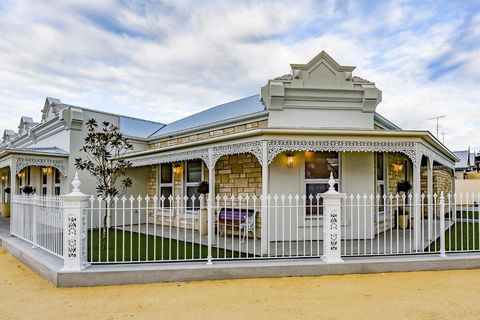 Aloha Central Luxury Accommodation - VIC Tourism 1