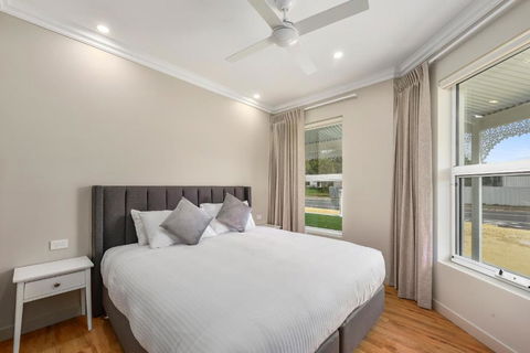 Aloha Central Luxury Accommodation - VIC Tourism 4
