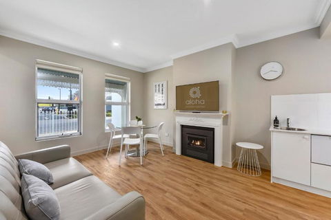 Aloha Central Luxury Accommodation - VIC Tourism 2