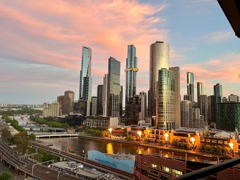 Aura2107, 2 Bedroom Apartment With Balcony, Stunning Yarra River And City Views - VIC Tourism 2