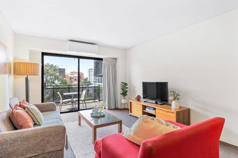 Apartment With City Views In East Perth - VIC Tourism 0