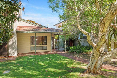 Applecross Village Gem 2BR - VIC Tourism 1