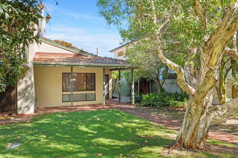Applecross Village Gem 2BR - VIC Tourism 0