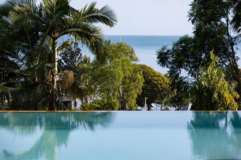 Aqua On The Edge - VIC Tourism 0