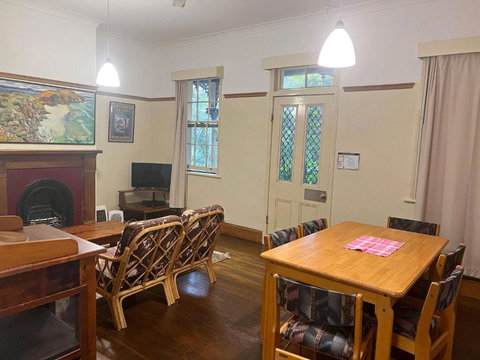 Arakoon House 2 - Bring Your Own Linen - VIC Tourism 4