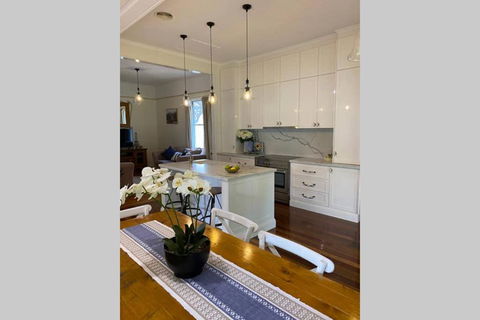 Ashbrooke Cottage - VIC Tourism 0