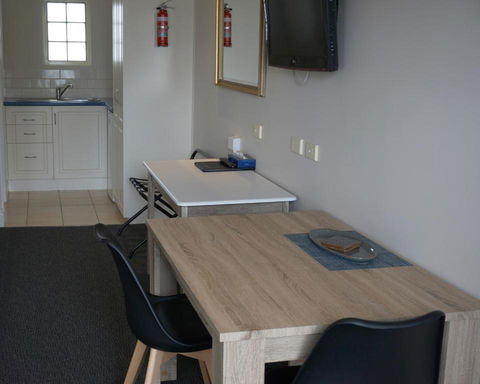 Ashmont Motel And Apartments - VIC Tourism 3