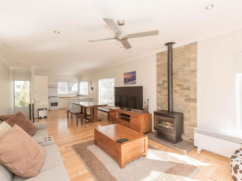 Aspect 1 8a Poley Cow Lane - VIC Tourism 0