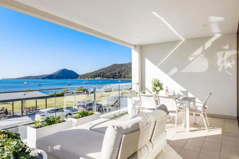 Aura 3 Spectacular Beachside Views - VIC Tourism 0