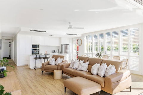 Aura 3 Spectacular Beachside Views - VIC Tourism 3