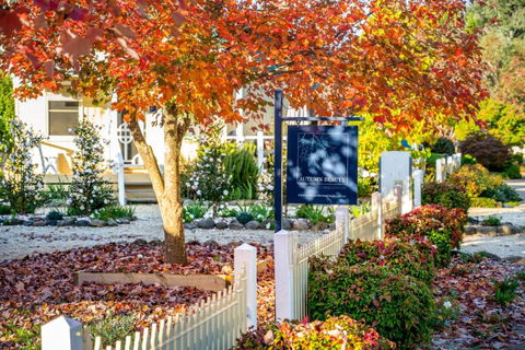 Autumn Beauty - Garden Cottage 4 - VIC Tourism 1
