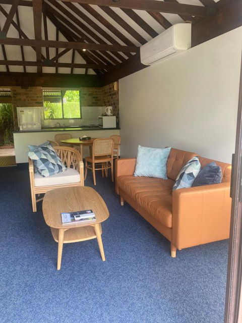 Avoca Beach Hotel - VIC Tourism 4