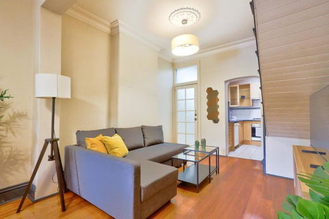 Awesome 2 Bedroom House Surry Hills - VIC Tourism 2
