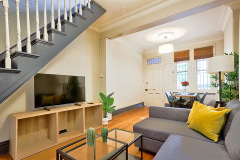 Awesome 2 Bedroom House Surry Hills - VIC Tourism 0