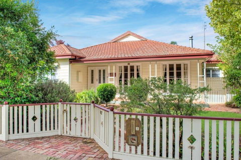 Ayr House - Echuca Holiday Homes - VIC Tourism 0